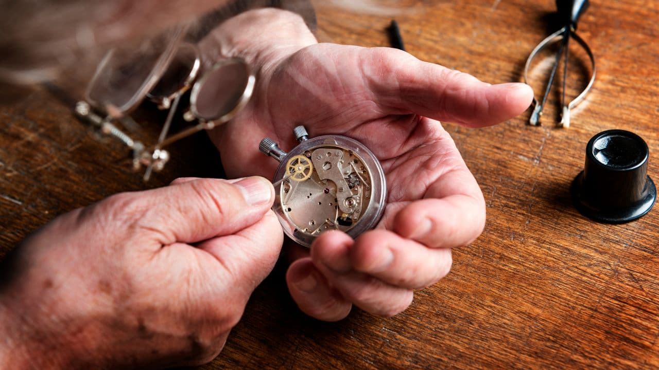 Los relojeros del centro histórico: un oficio con precisión en peligro de extinción